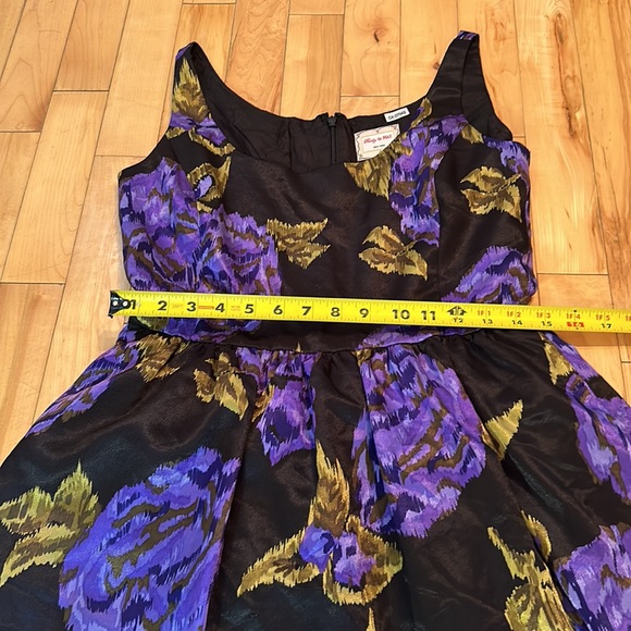 Becky & Max Dress - Picture 5 of 8